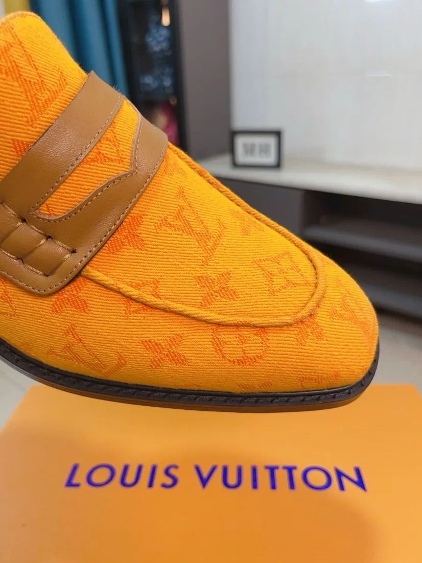 Ex-factory price 720🌹🌹High version [LV] Louis Vuitton's popular casual leather shoes🎖Fashionable and elegant🎖🎖Material: Original imported open-edge beaded cowhide, washed cowhide leather lining, original open-molded rubber outsole, high-end and classy, ​​elegant quality, instantly transforming into a handsome man ❤❤Standard\nNumber: 38-44